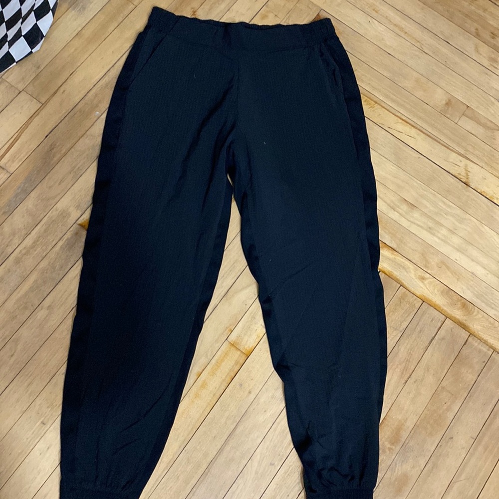 Athleta Brooklyn textured jogger, black size 10.